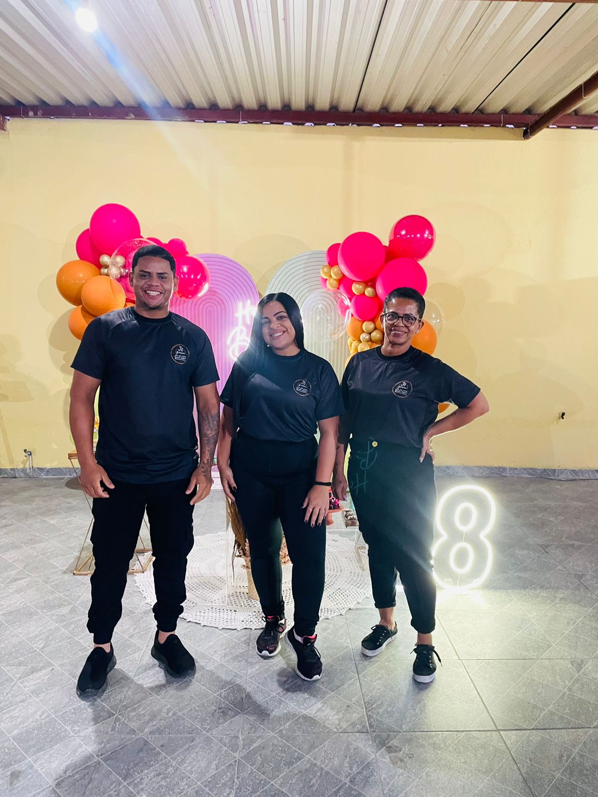 Equipe na festa de 8 anos